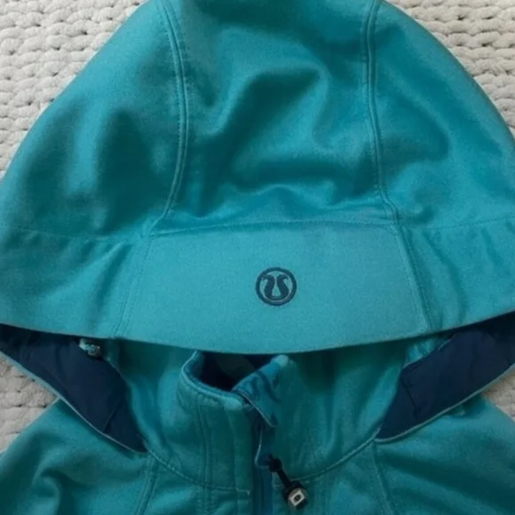 Lululemon Embark Softshell Jacket  Size 6 - Picture 4 of 4